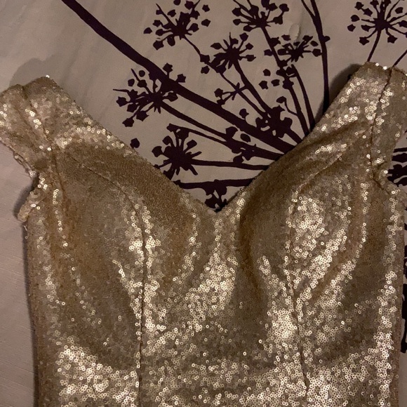 Gold sequined fit and flare dress.  Size 6 - Picture 7 of 8